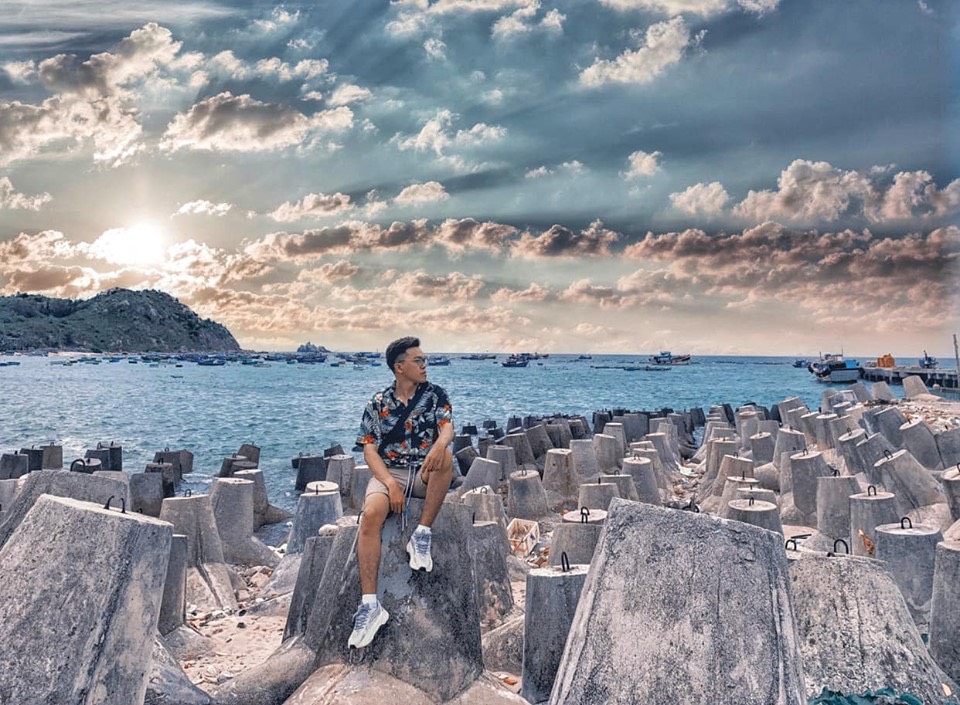 Bờ kè chắn sóng đảo Cù Lao Xanh – Điểm du lịch hút hồn giới trẻ